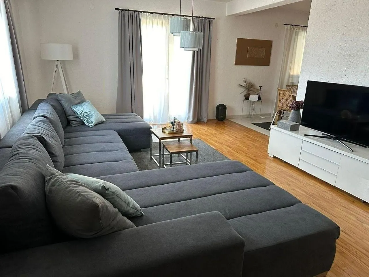 Casa vacanze Ferienhaus Marija 300M2 Mit Pool 4-Sterne Vilanija